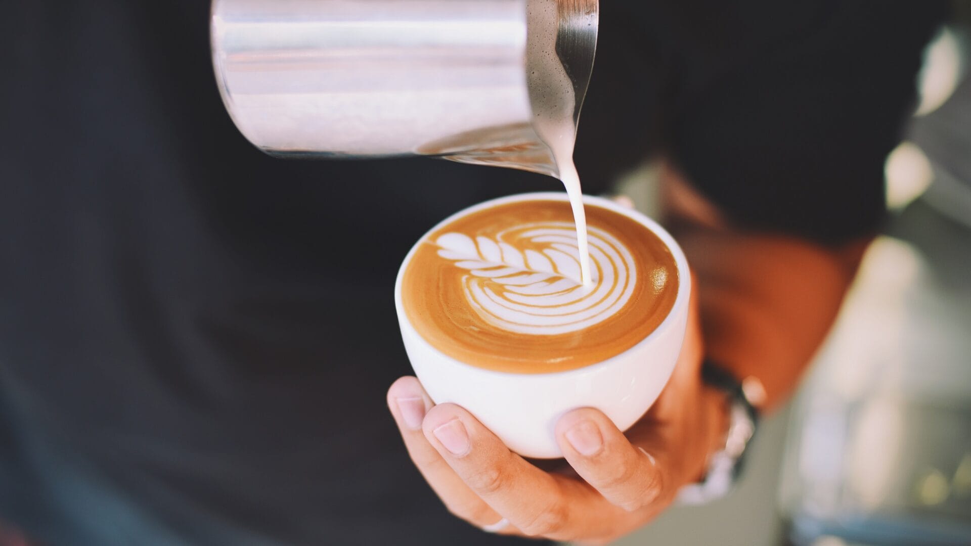 Fruehstuecken-im-Hofgut-Wagrain-Kaffee-Cappuccino