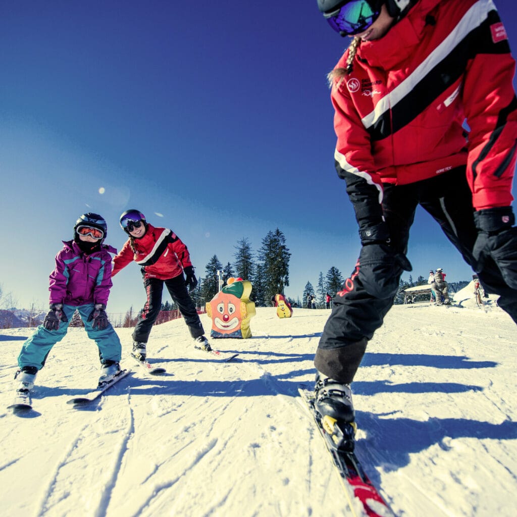 Hofgut-wagrain-apartment-lifestyle-resort-erleben-im-winter-Familienwinter-Skikurs