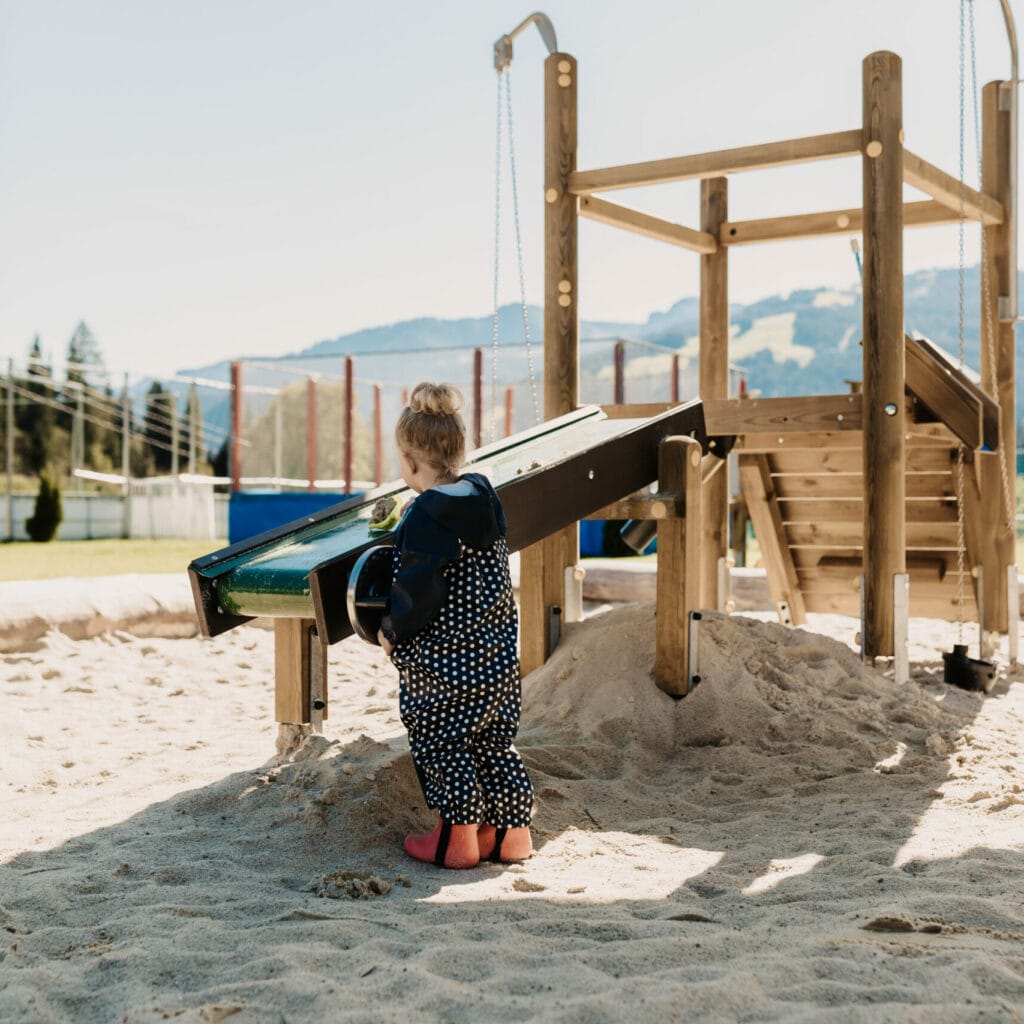 Hofgut-apartment-lifestyle-resort-kinderspielplatz