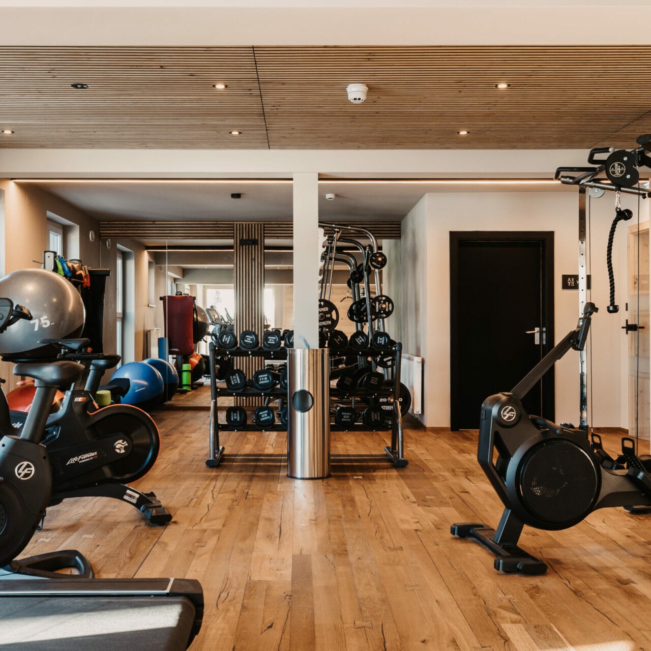 hofgut-apartment-lifestyle-resort-fitnessstudio-116
