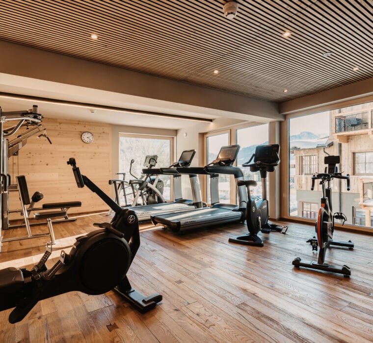 hofgut-apartment-lifestyle-resort-fitnessstudio-rowing-machine115