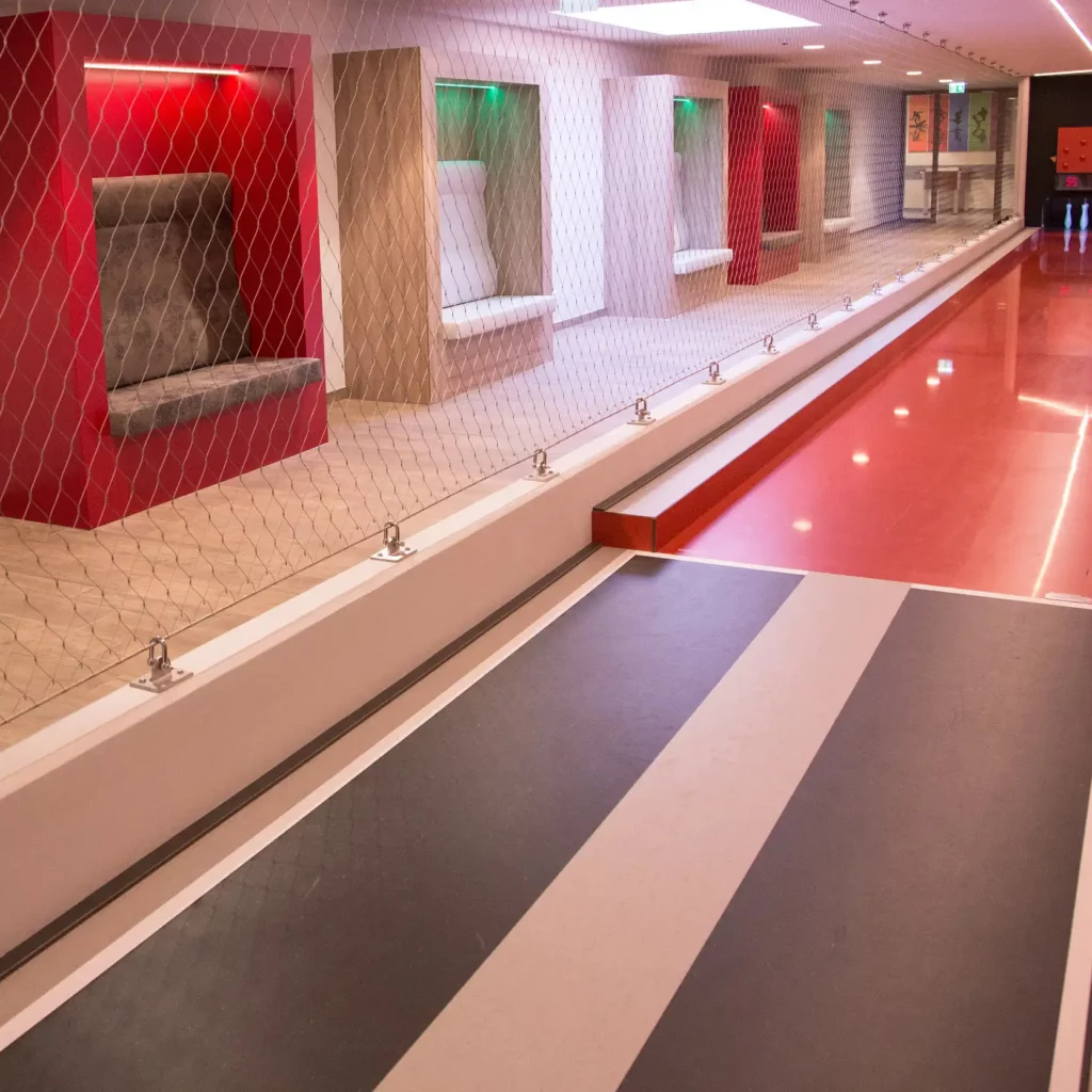 Erleben-im-Hofgut-für-Kinder-Kegelbahn- Indoor-Kegelbahn im Hofgut Wagrain für Spiel & Spaß mit der Familie.