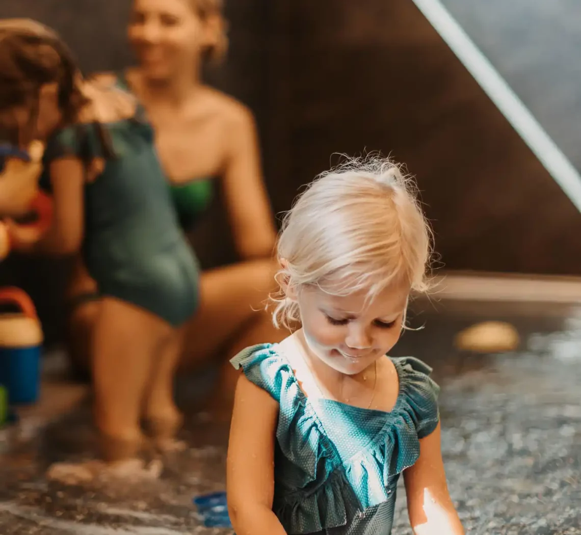 Hofgut-Wagrain-Apartment-Resort-Wagrain-Hallenbad-Babypool- 646 Wasserspaß für die Kleinsten im Familienresort Hofgut Wagrain.