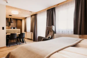 Bright flat with cosy reading chair, large bed and modern dining area - ideal for relaxing hours on holiday.
