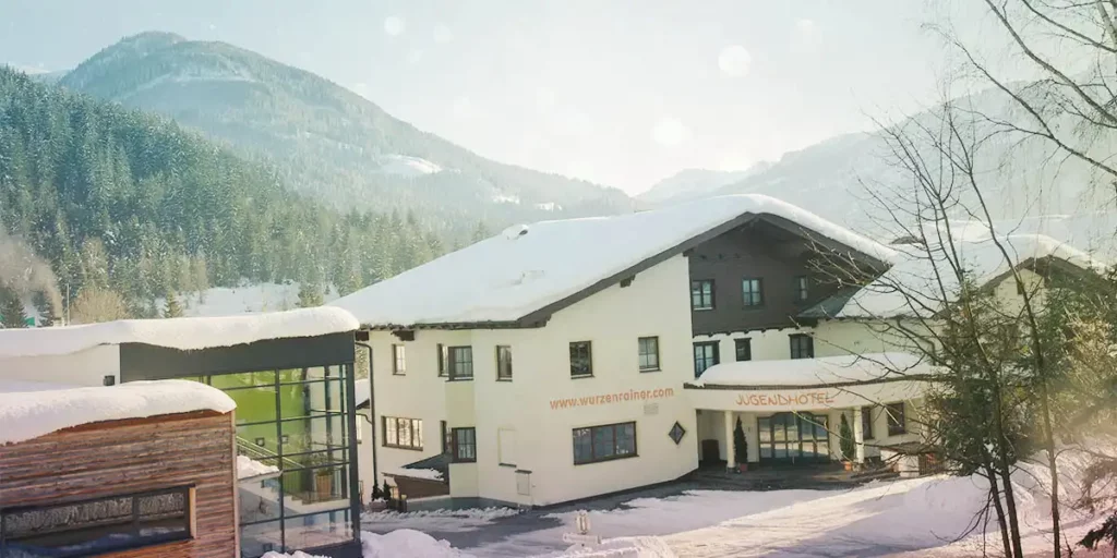 HOFGUT-apartment&lifestyle-resort-wagrain-geschichte-Haus-Wurzenrainer Ehemaliges Jugendhotel Wurzenrainer im Winter – Ursprung des heutigen Hofgut Wagrain