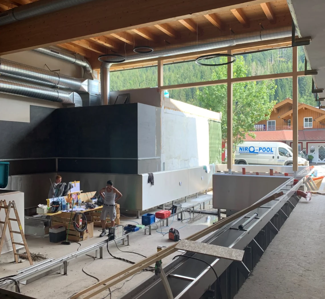 Hofgut Baustelle Hallenbad2 New construction of the indoor pool at Hofgut Wagrain - work on a modern swimming facility