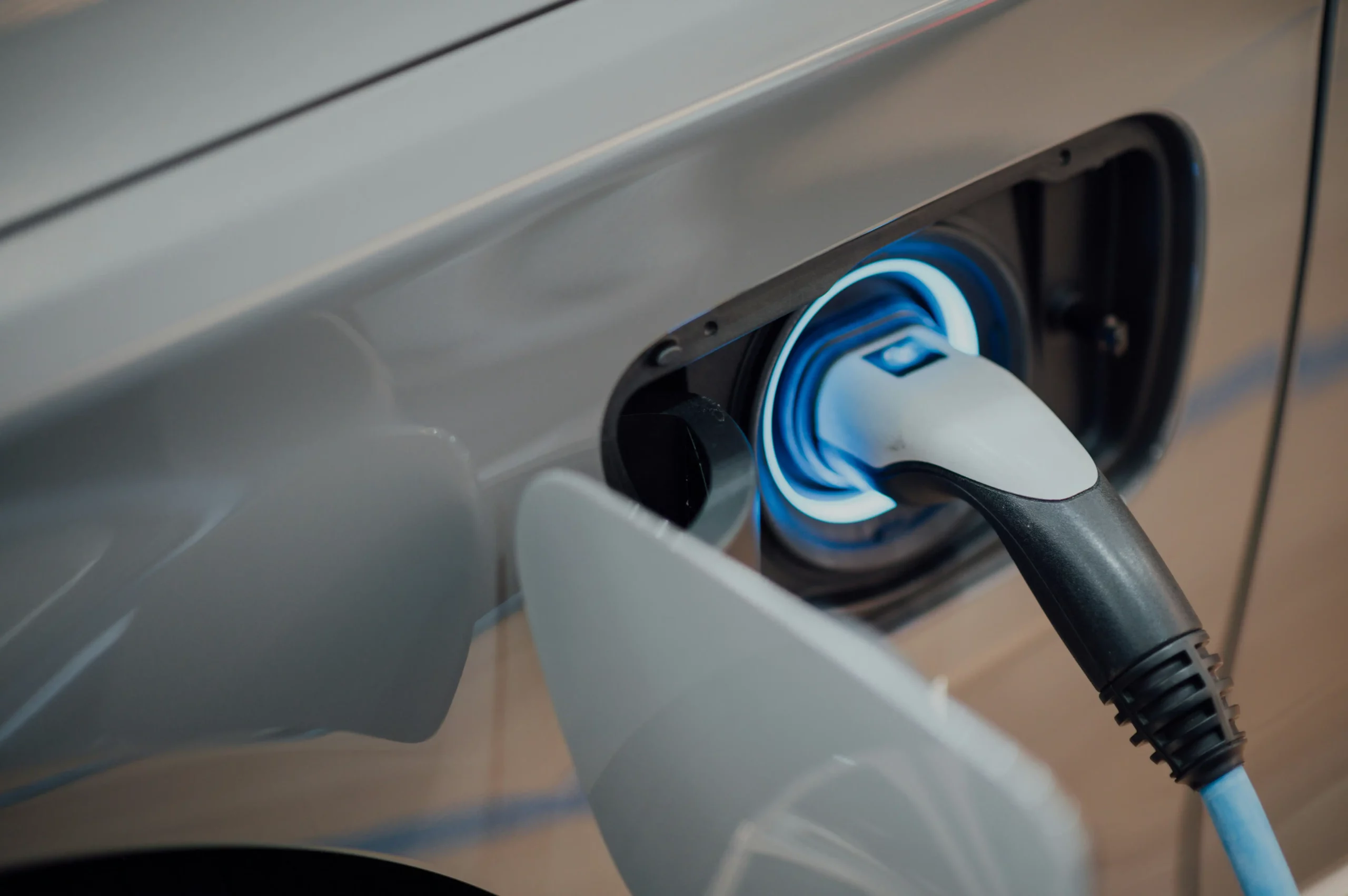 chuttersnap-xfaYAsMV1p8-unsplash Charging an electric car at a charging station - sustainable mobility and e-mobility in everyday life