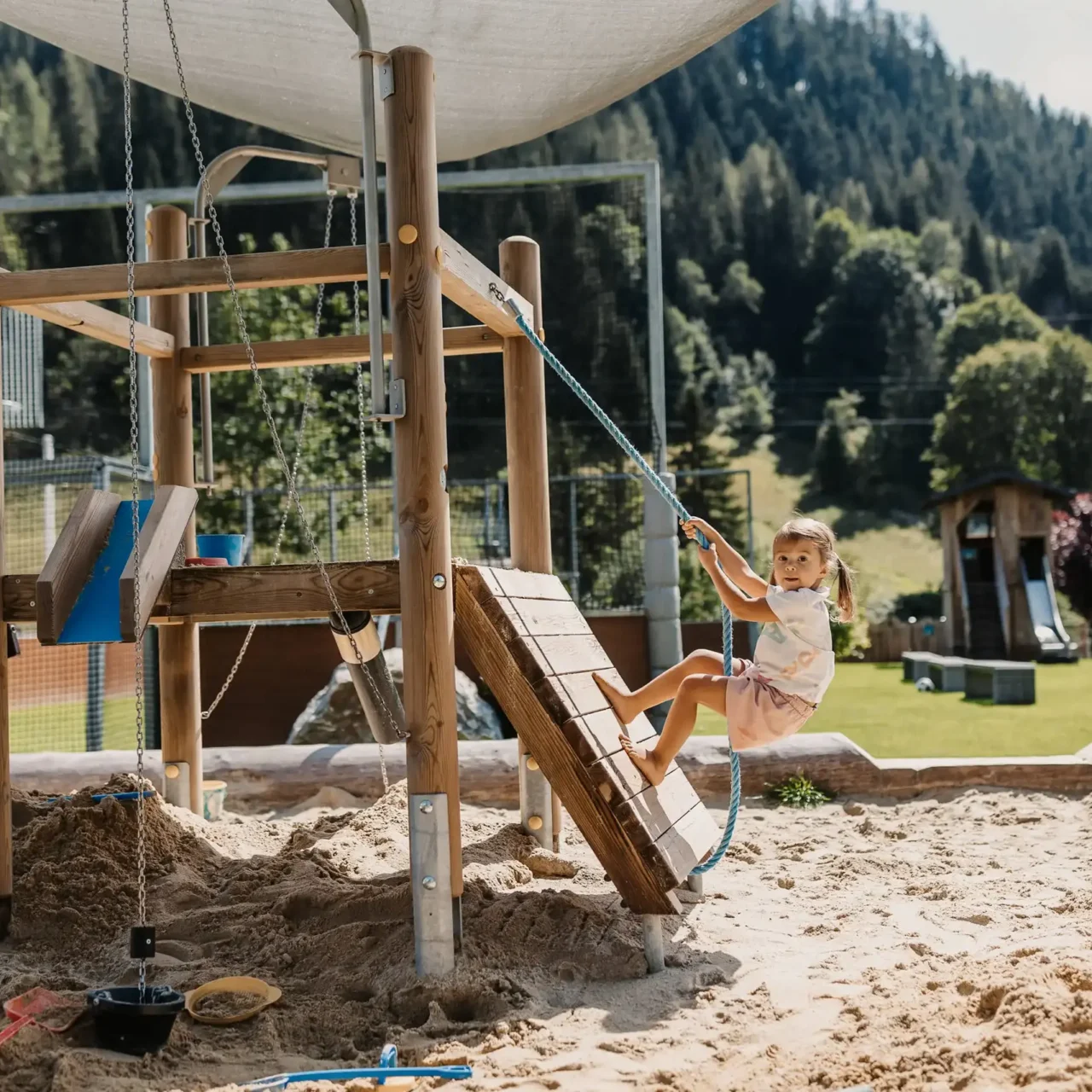 hofgut-apartment-resort-wagrain-salzburg-spielplatz-sandkiste