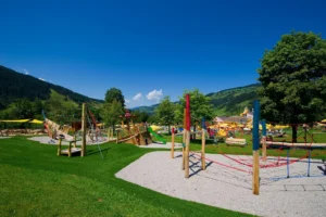 Klabautermänner-Spielplatz in Wagrain mit Kletter- und Spielgeräten.